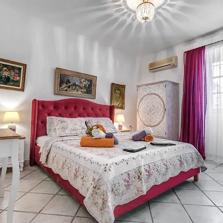 Austella Apartment *